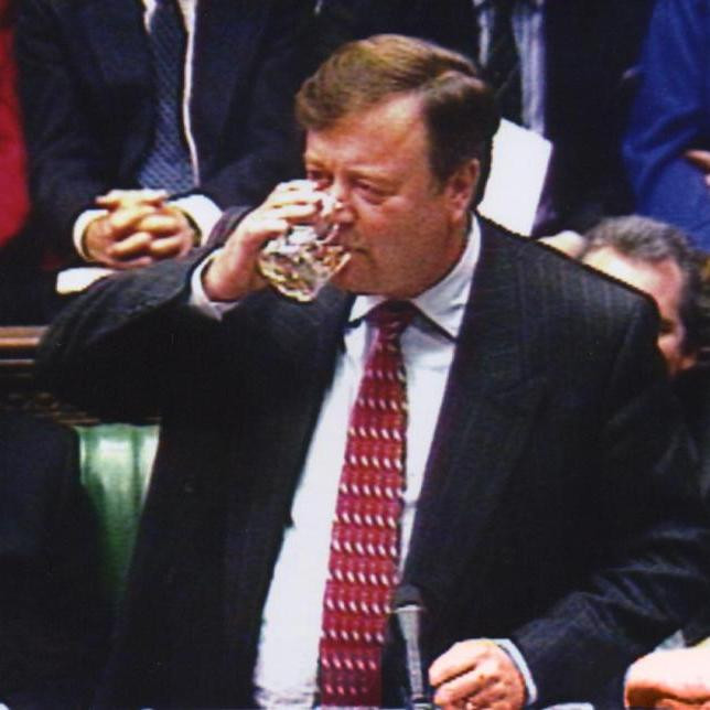Для кого сделано исключение из запрета на алкоголь в Палате общин Великобритании?