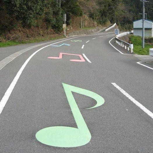 В каких странах можно проехать на автомобиле по музыкальной дороге?