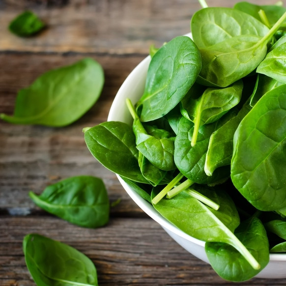 Почему шпинату приписывают завышенную пользу от содержания железа?
