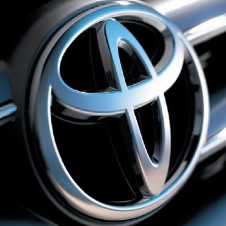 Почему автомобили называются Toyota, хотя фамилия основателя компании пишется как Toyoda?