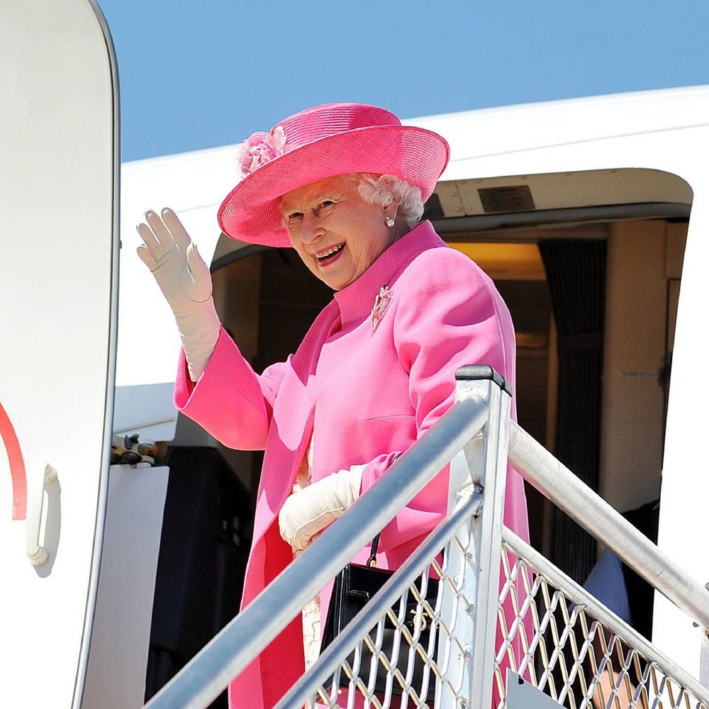 Каким паспортом обладала королева Великобритании?