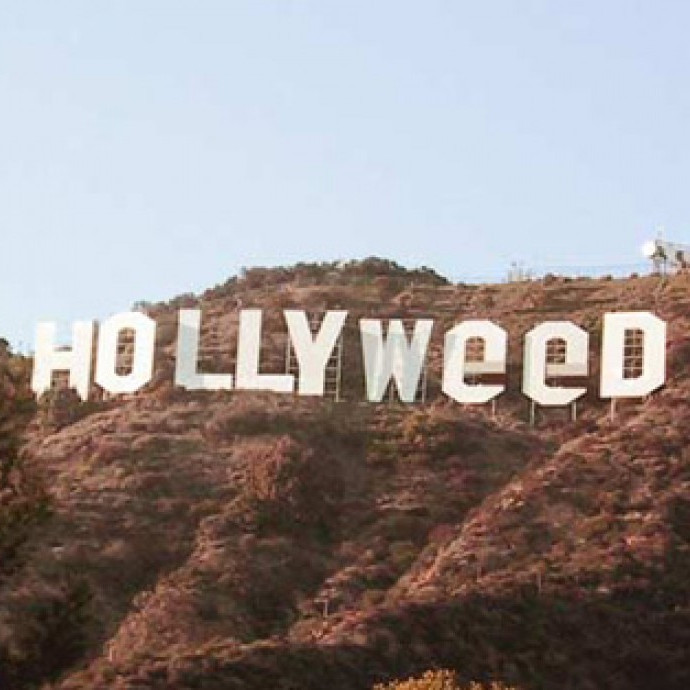 Как изменили знак Голливуда в честь декриминализации марихуаны?