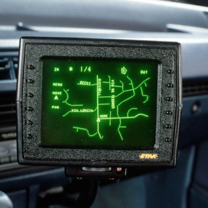 Где и когда в автомобилях была доступна навигационная система без GPS?