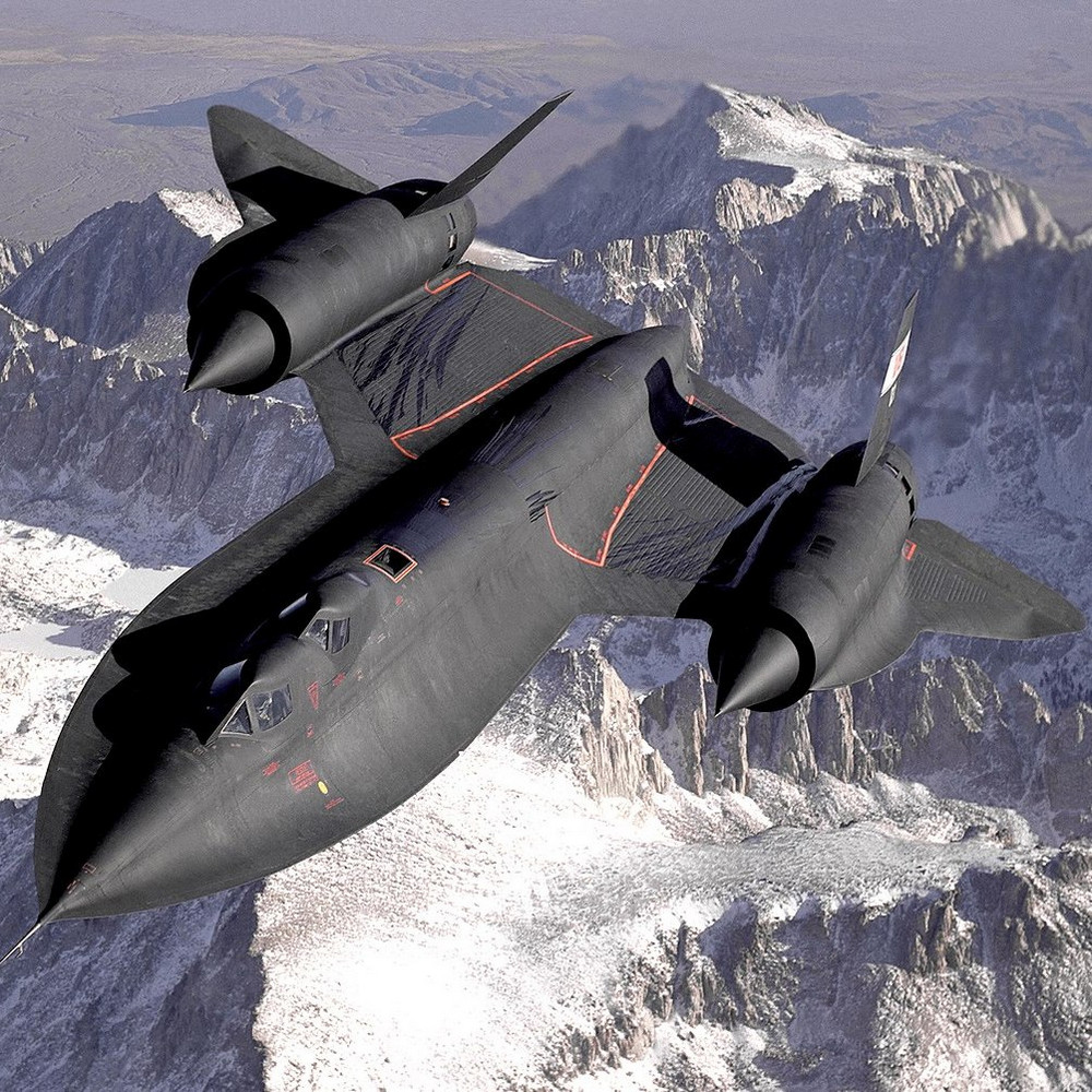 Почему американский самолёт-разведчик SR-71 Blackbird нельзя полностью заправить на земле?