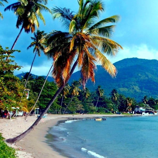 Почему названия Доминика и Доминиканская Республика имеют разное происхождение?