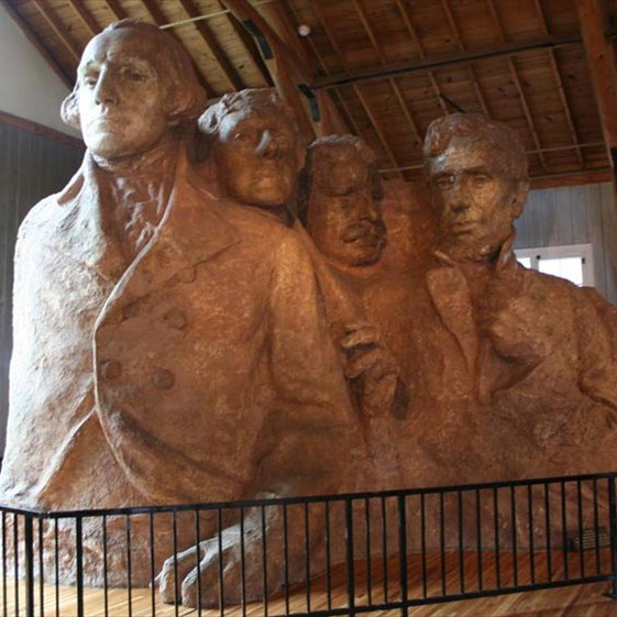 Каким был изначальный проект памятника американским президентам на горе Рашмор?