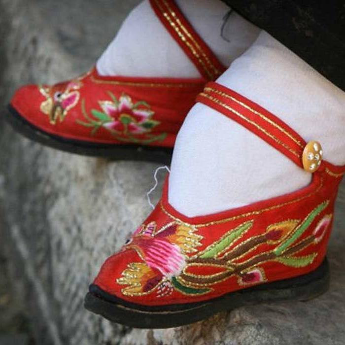 Зачем китайским девочкам до начала 20 века бинтовали ноги?
