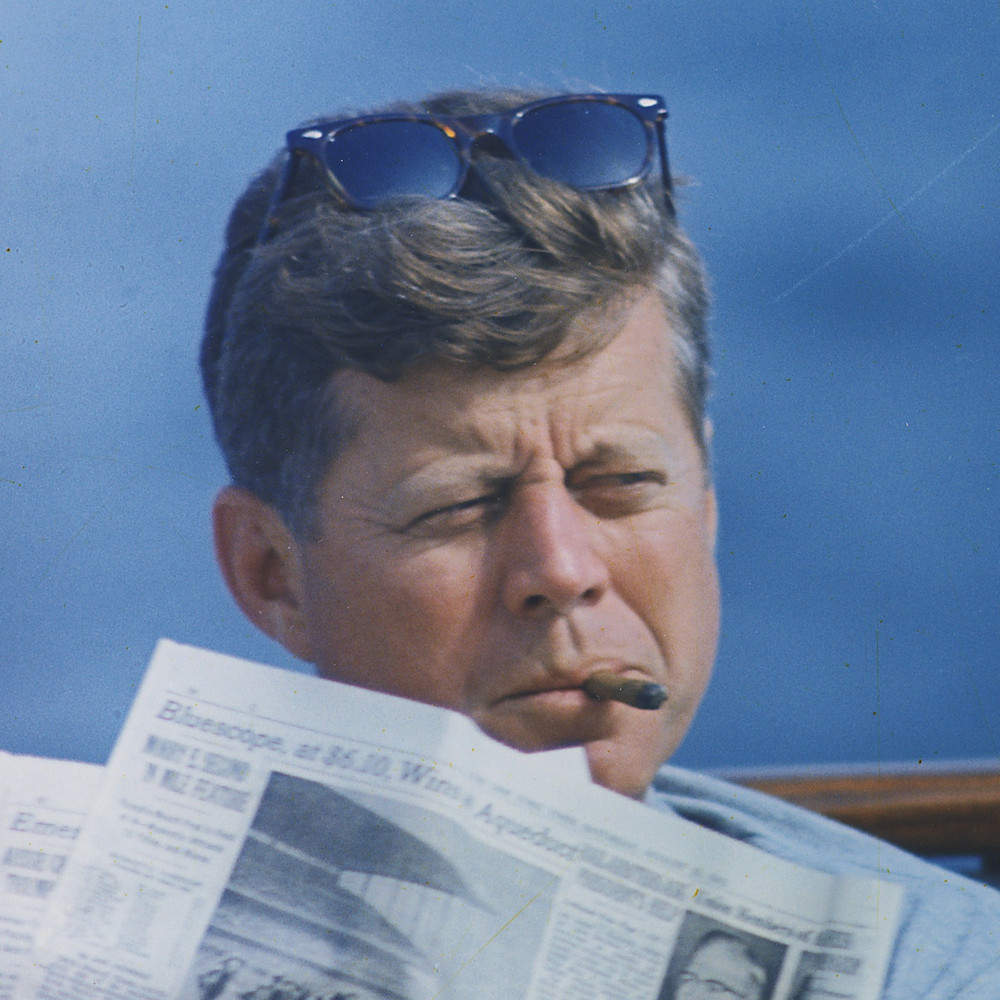 Что сделал президент Кеннеди перед подписанием указа о торговом эмбарго против Кубы?