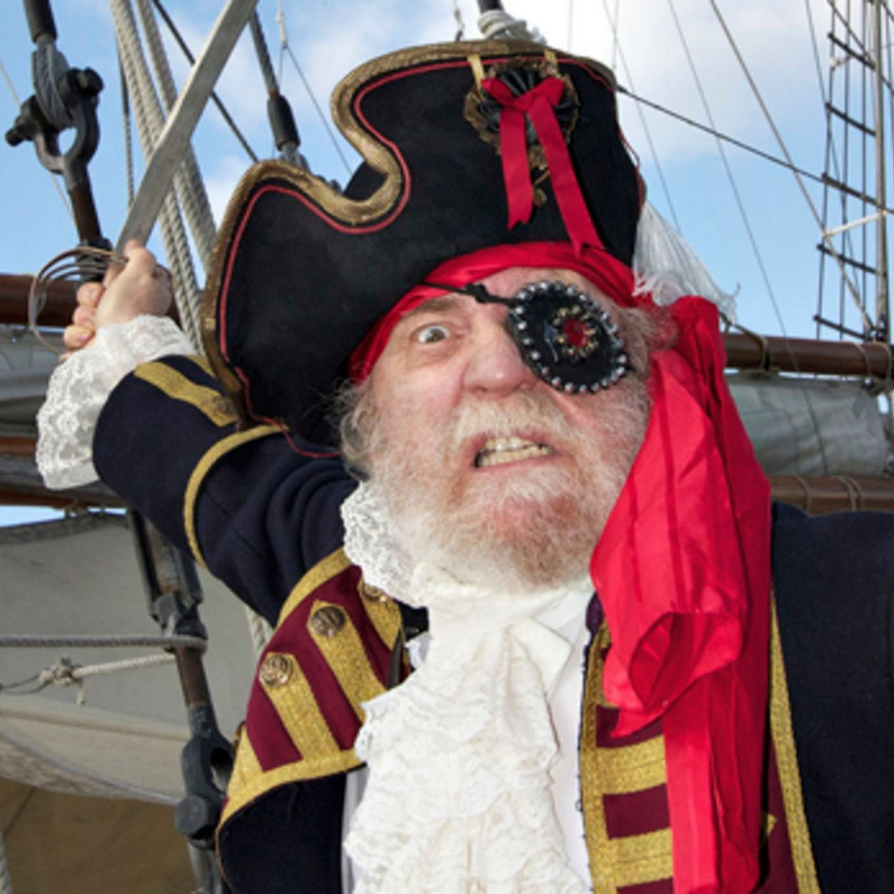 Для какой практической цели многие пираты надевали повязку на глаз?