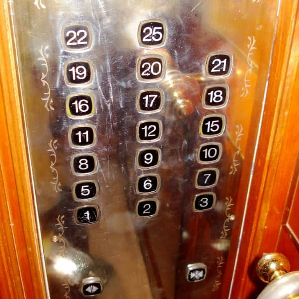 Почему в китайских зданиях пропускают этажи с номером 4?