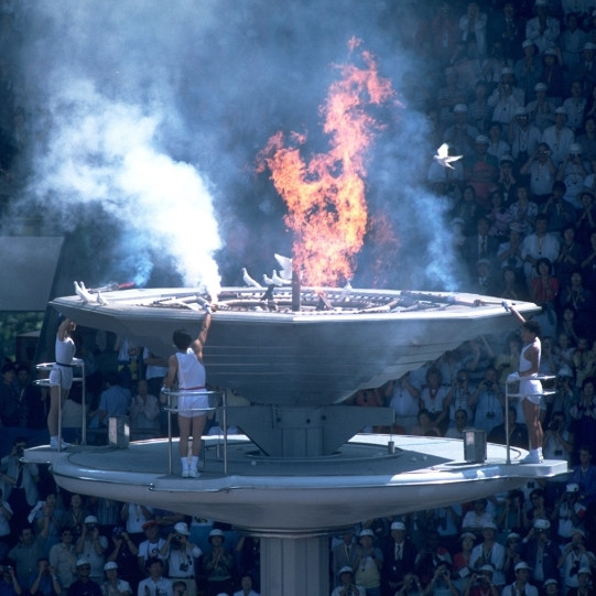 На какой Олимпиаде голуби сгорели в чаше олимпийского огня?