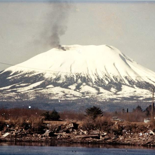 Где и когда людей разыграли, заставив поверить в извержение вулкана?