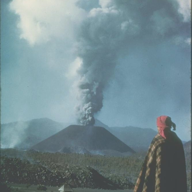Где в 20 веке вырос вулкан высотой 424 метра посреди фермерского поля?