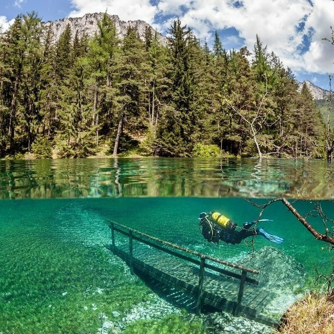 Где находится озеро, которое каждый год на время скрывает под водой целый парк?