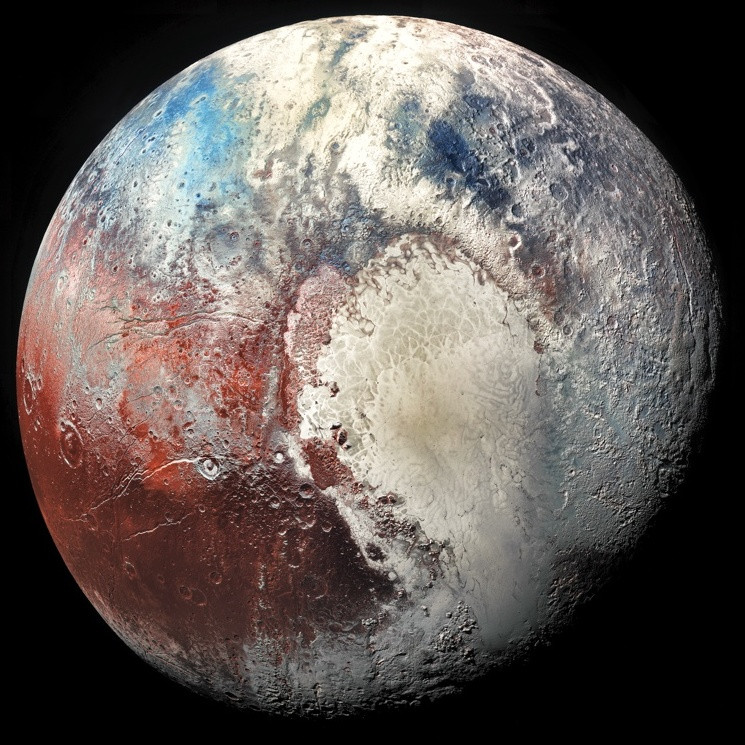 Где, несмотря на решение астрономов, Плутон законодательно объявили нормальной планетой?
