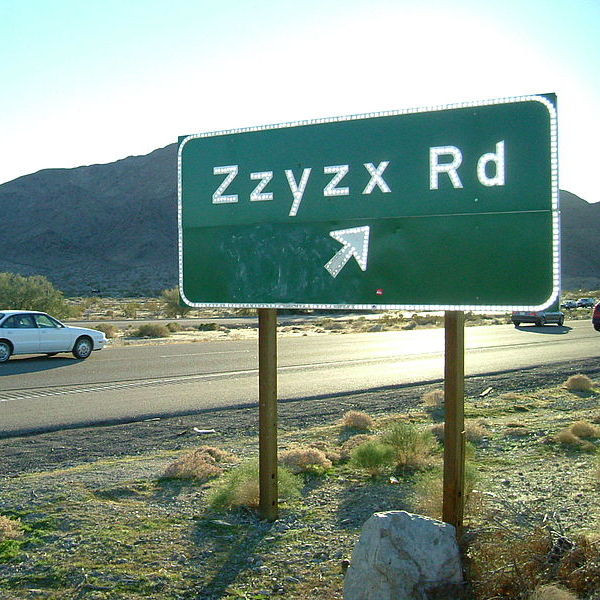 Почему американский посёлок Zzyzx так назвали?
