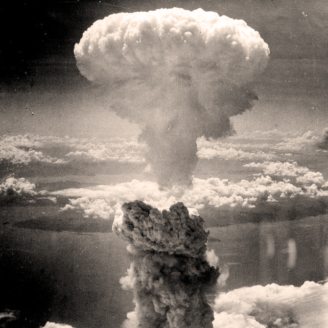 Какой фактор оказался решающим в выборе Нагасаки для ядерного удара американских войск?