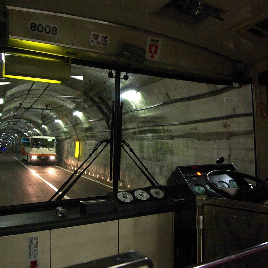 Где можно прокатиться на подземном троллейбусе?