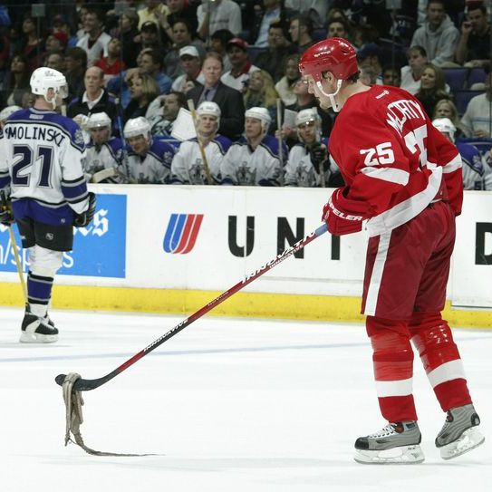 Почему болельщики хоккейного клуба «Детройт Ред Уингз» бросают на лёд осьминогов?