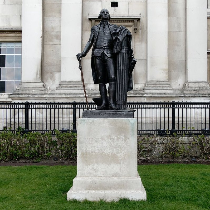 Какая лондонская статуя стоит на американской земле?