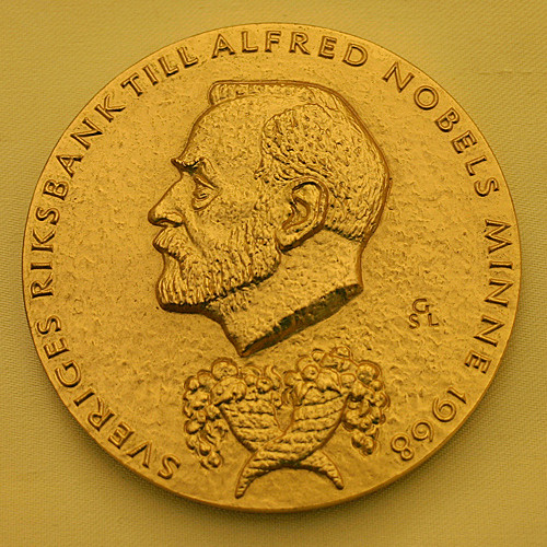 Какая из нобелевских премий была учреждена вопреки воле Альфреда Нобеля?