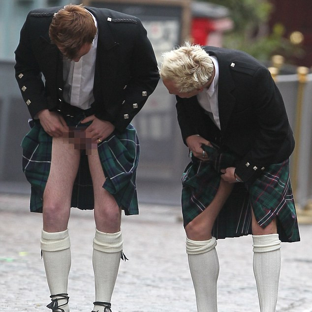 Нужно ли истинным шотландцам надевать под килт нижнее бельё?