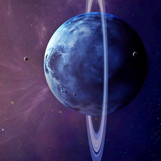 Какая планета Солнечной системы вращается не как остальные?