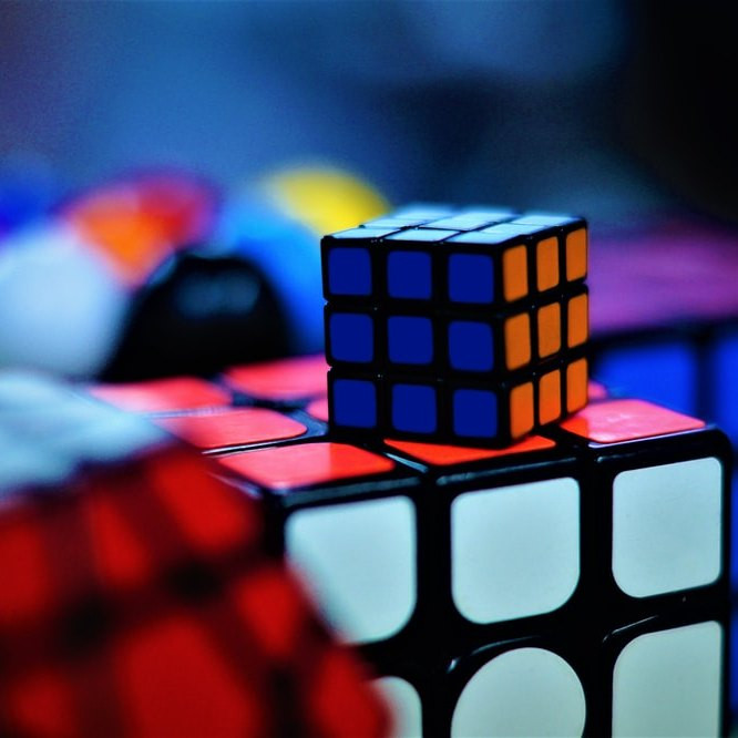 Какое занятие привело к изобретению кубика Рубика?