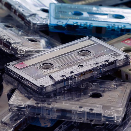 Сколько аудиокассет производится в настоящее время в США?