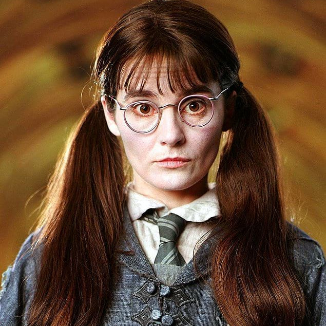 Сколько лет было актрисе, сыгравшей 13-летнюю Плаксу Миртл в фильмах о Гарри Поттере?