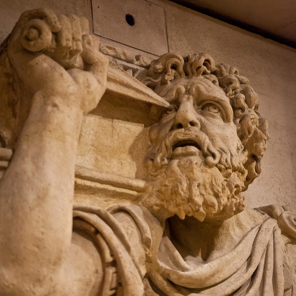 Благодаря чему древнегреческие законы Залевка действовали 300 лет почти без поправок?