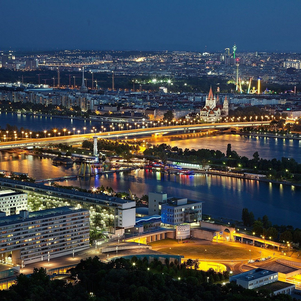 В каком языке столица Австрии зовётся Дунаем?