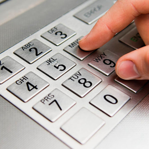 Можно ли спастись от ограбления перед банкоматом, введя пин-код задом наперёд?