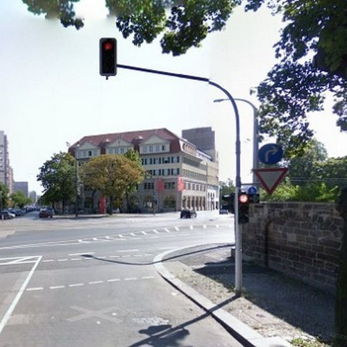 Почему один из светофоров Дрездена непрерывно горит красным с 1987 года?