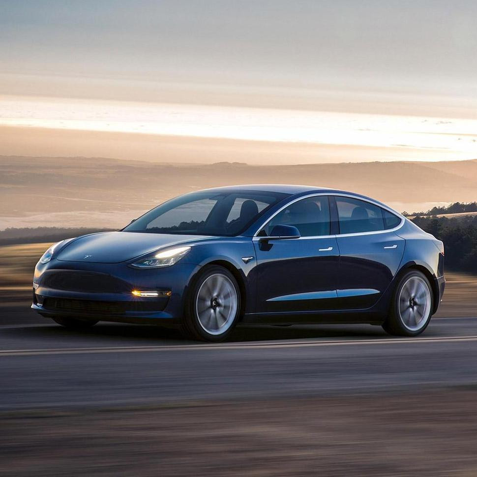 Как изначально хотел назвать автомобиль Tesla Model 3 Илон Маск?