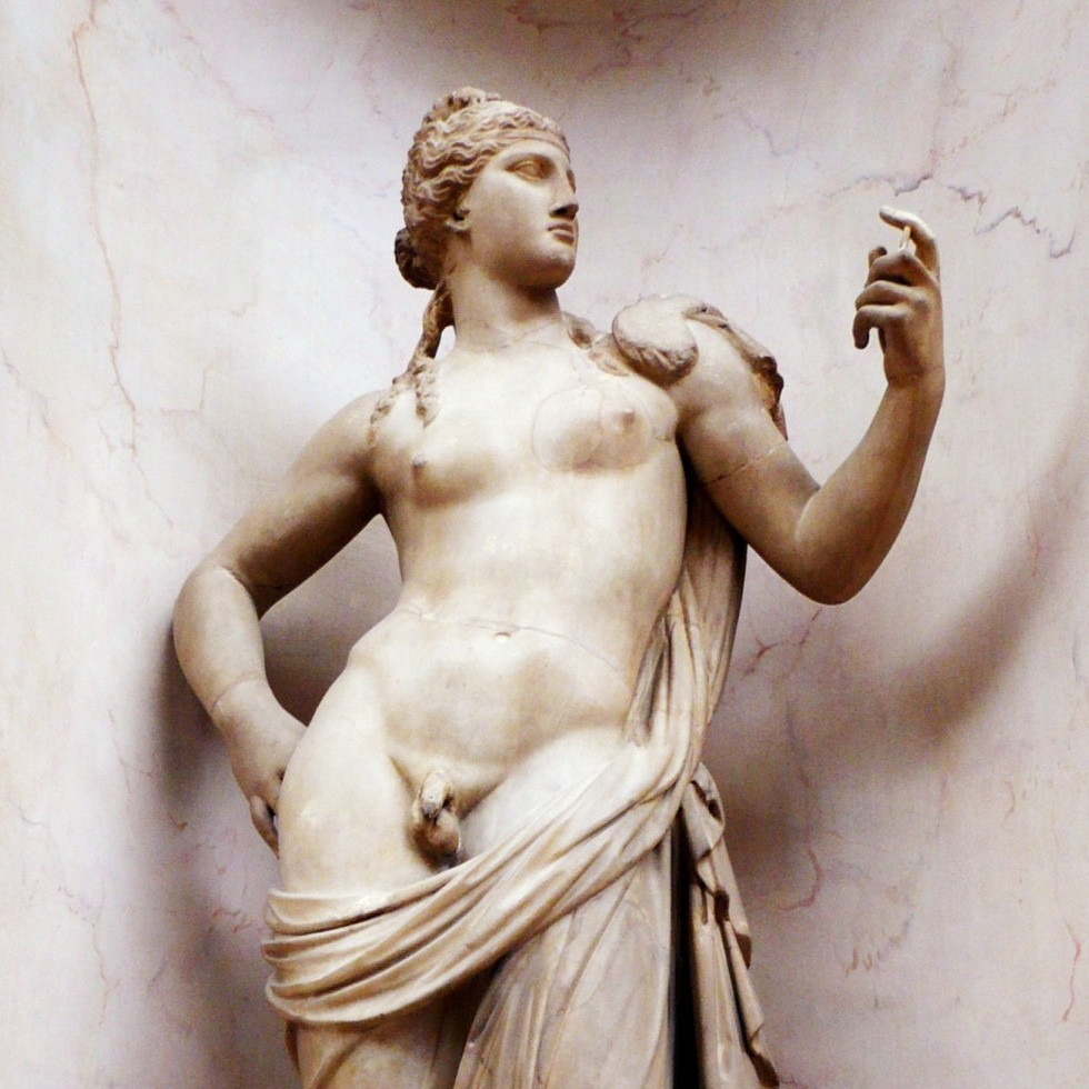 Какую богиню на Кипре почитали как гермафродита?