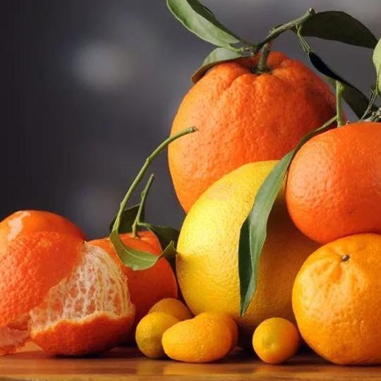 С какой страной связаны названия апельсина и мандарина?
