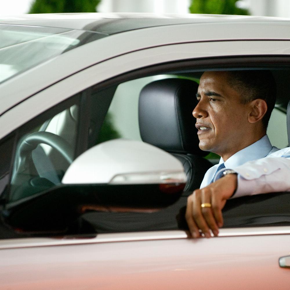 Почему бывшим американским президентам запрещено водить машину?