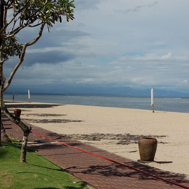 В какой день туристам на Бали запрещается посещение пляжей?