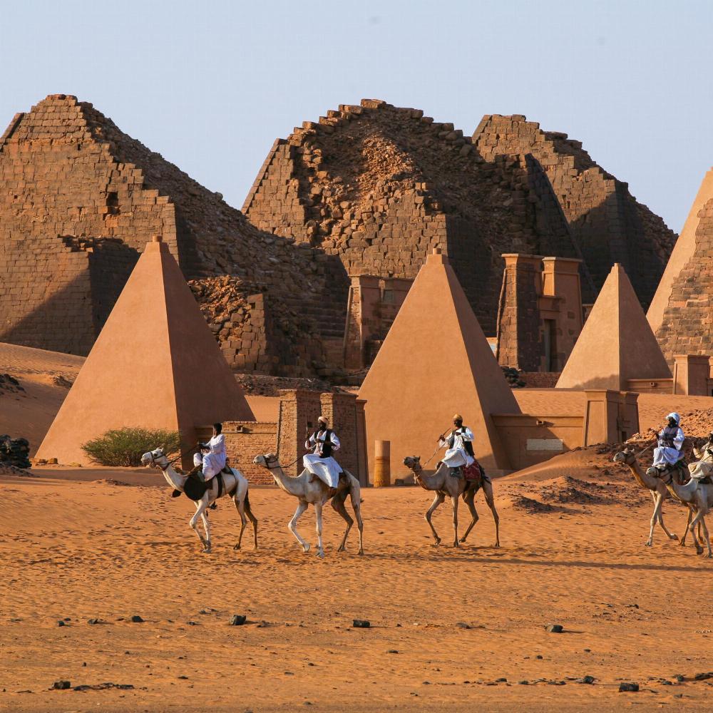 В какой стране расположено больше всего древних пирамид?