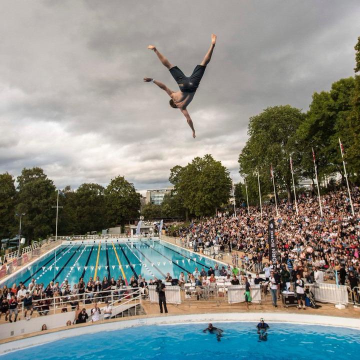 Где проводятся соревнования по прыжкам в воду животом вниз?