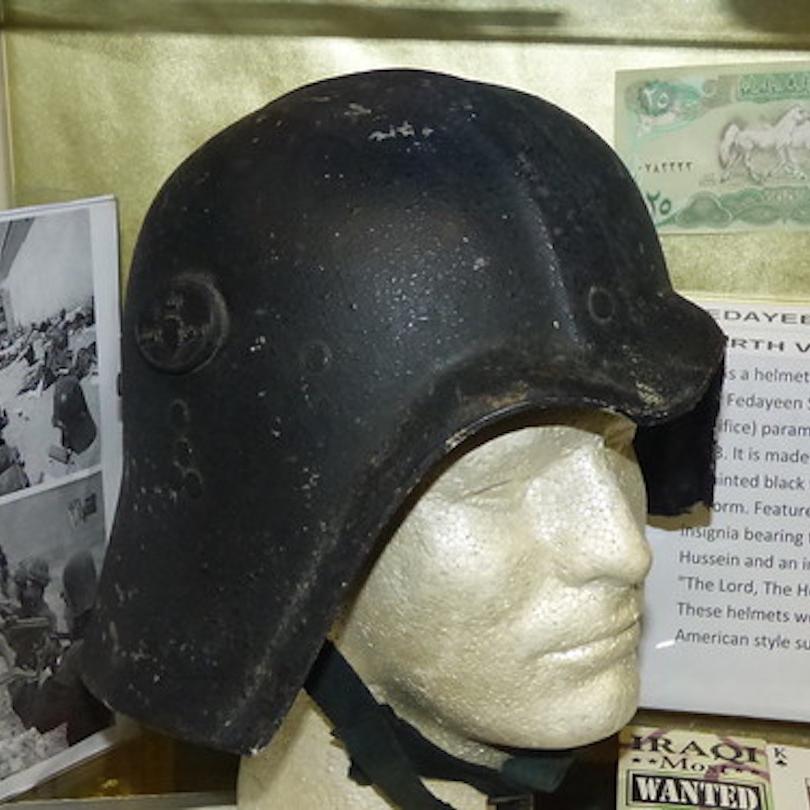 В какой стране существовала военизированная организация, бойцы которой носили шлемы как у Дарта Вейдера?