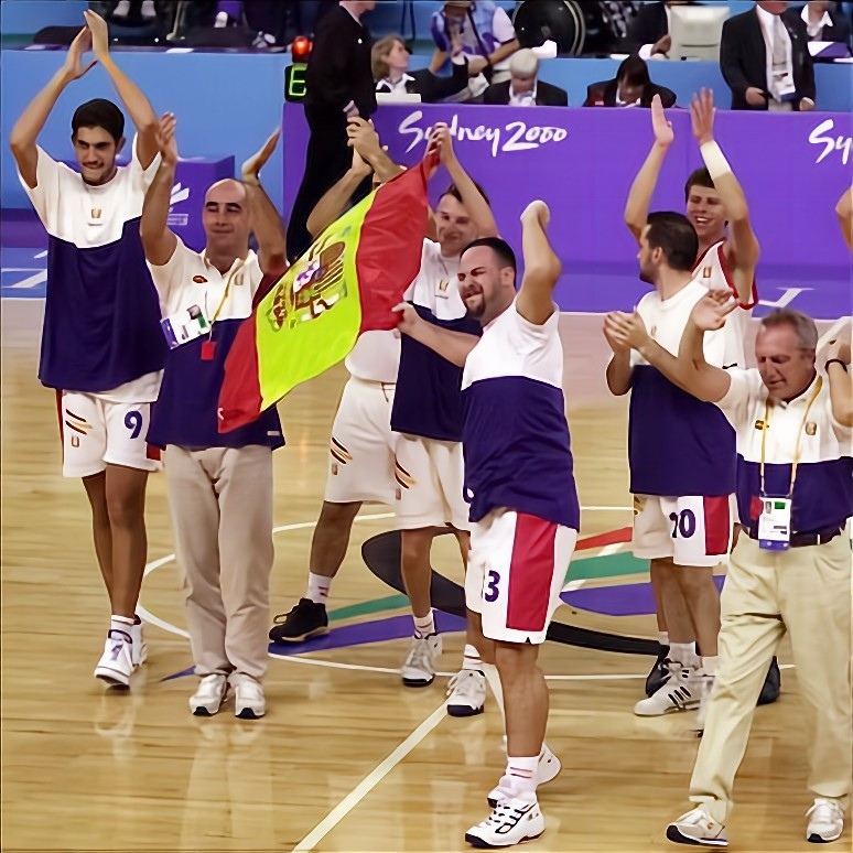 За что лишили медалей победителей турнира по баскетболу на Паралимпиаде 2000 года?