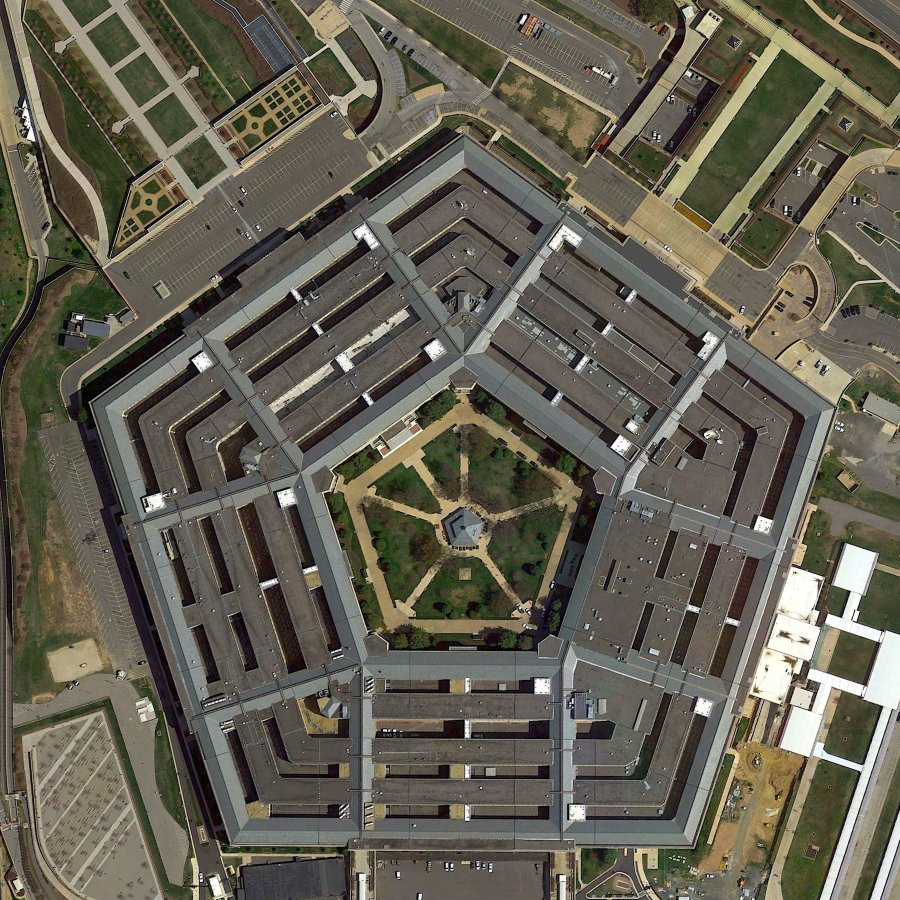 Сколько занимает путь между самыми удалёнными точками Пентагона?