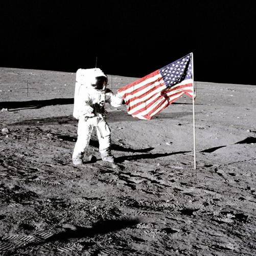 Как пошутил над Нилом Армстронгом командир второй лунной миссии?