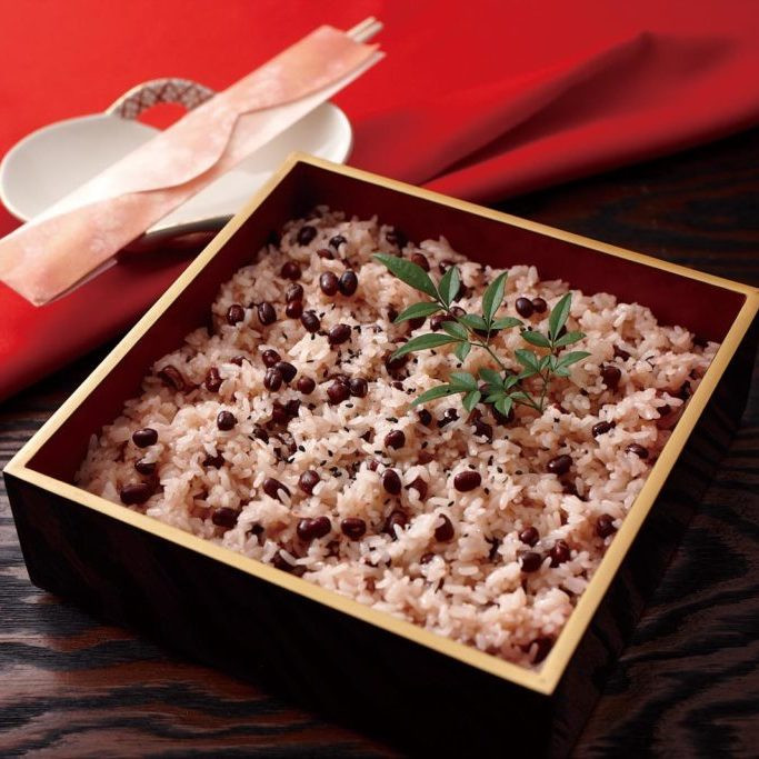 Почему на праздновании первой менструации девочки в Японии подают красный рис?
