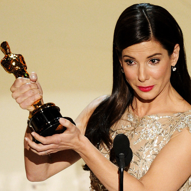 Какая актриса получила в один и тот же год «Оскара» и «Золотую малину»?