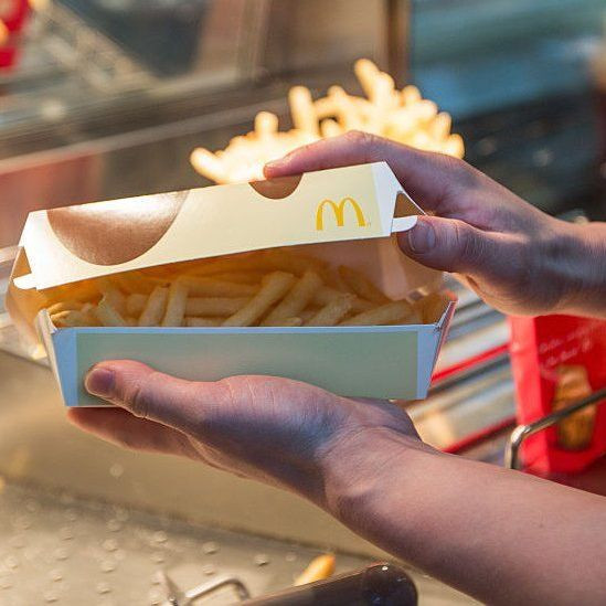 Какое слово требует убрать из словарей английского языка компания McDonald's?