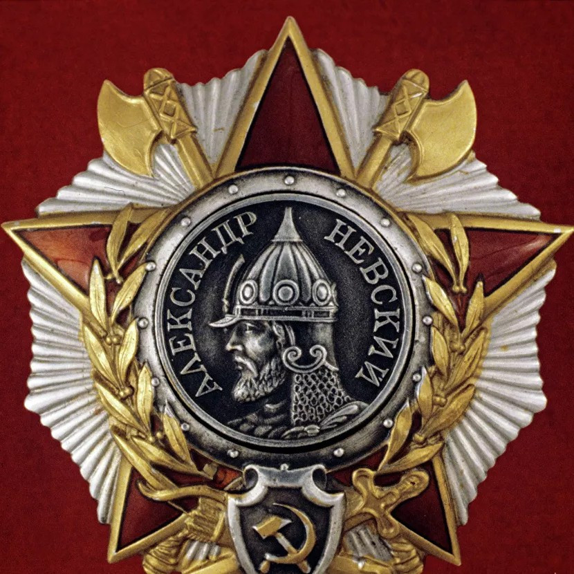 На ордене какого прославленного военачальника был изображён другой человек?
