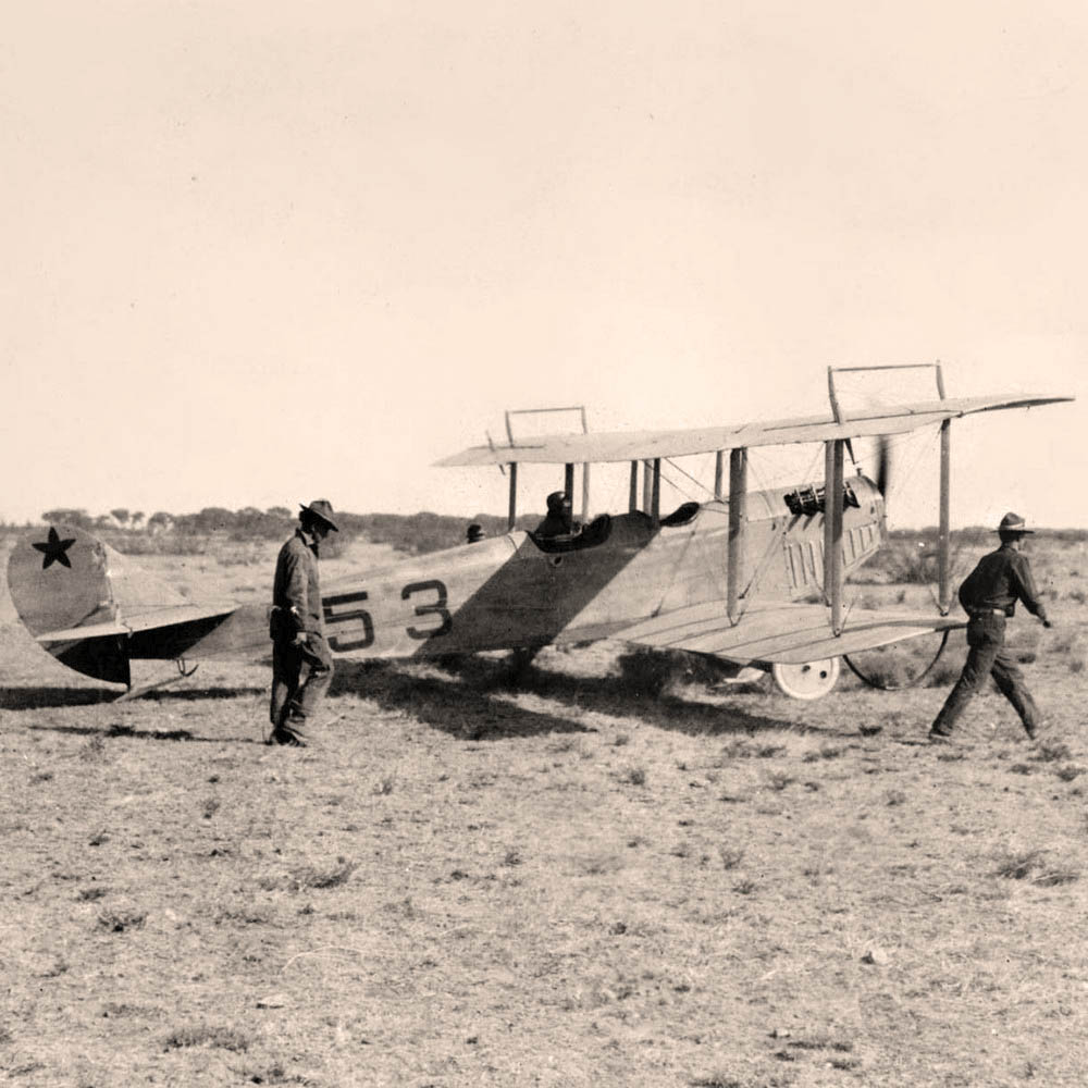На чьих самолётах в 1916 году опознавательными знаками были красные звёзды?